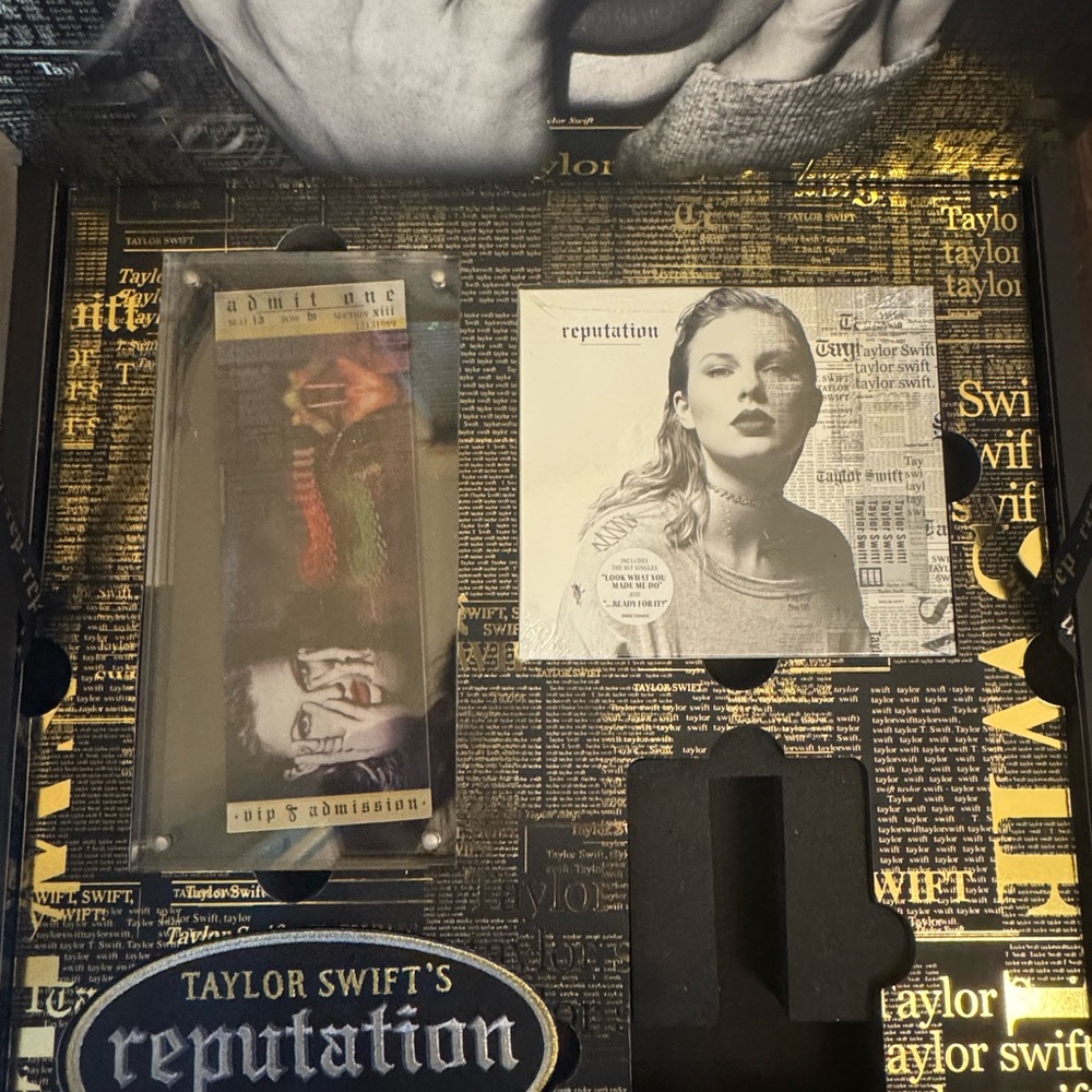 Taylor Swift Reputation Stadium VIP Box Set - Picture 9 of 14